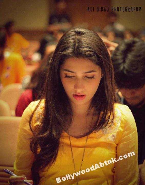 Hottest Upcoming Actress Mahira Khan Photos Collection 10 mahira-khan Hot pics