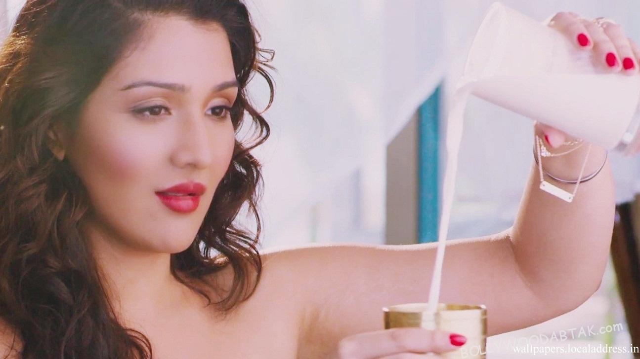 Govinda's Daughter Hot Bollywood Actress Tina Ahuja Photos Collection 44 Tina Ahuja Song Images