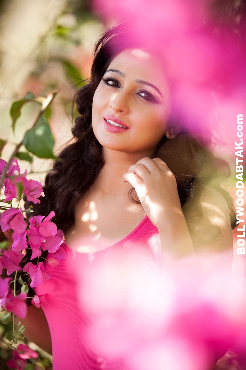 Top 8 Actress Aavaana Hot & Sexy Photoshoot Photos 28 Sexy Aavaana Pics