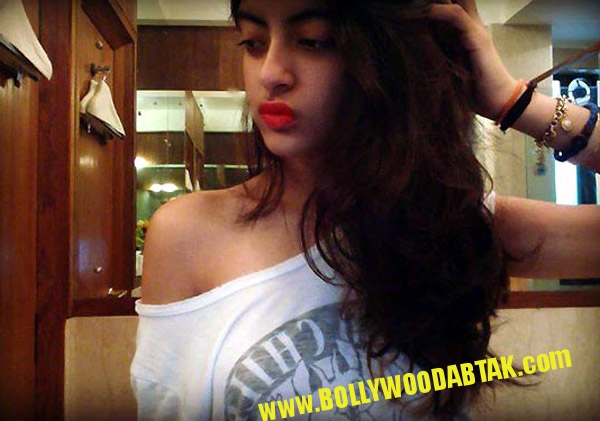 Amitabh Bachchan grand-daughter Navya Naveli Hot Photos Leaked 10 amitabh-grandaughter-navya-naveli-hot photos Leaked