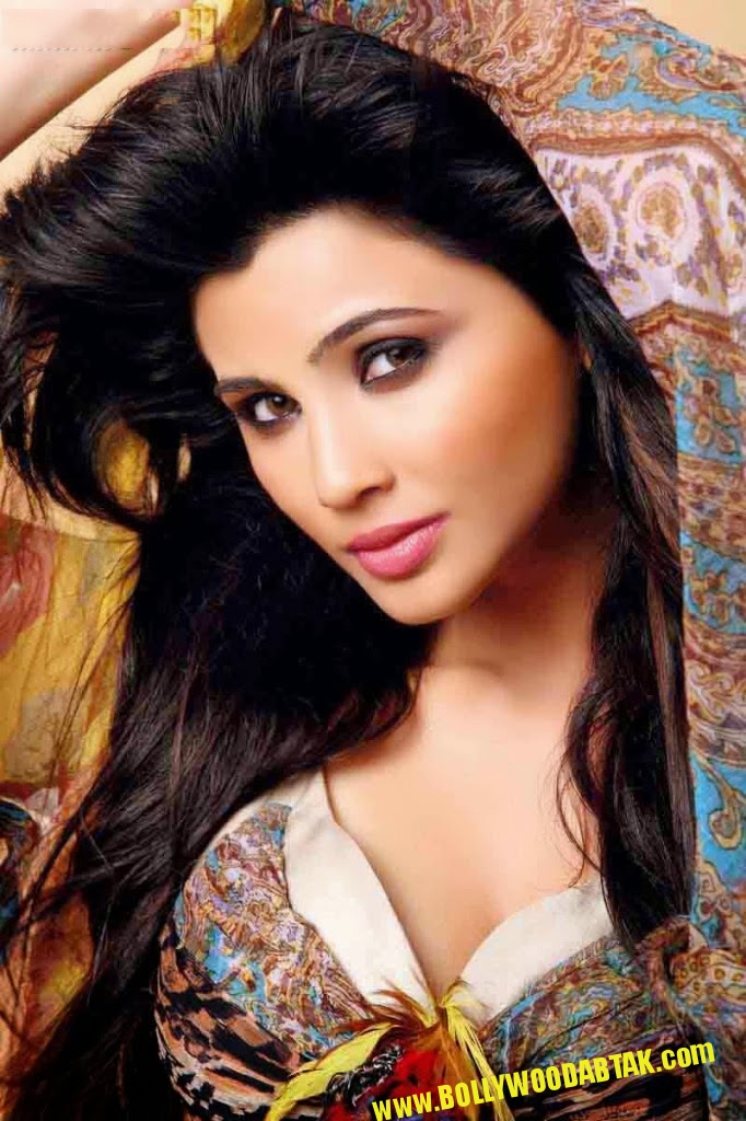 Actress Daisy Shah Wiki, Biography, Hight, Age, Boyfriend, Full Details 10 Hot Daisy Shah Photos