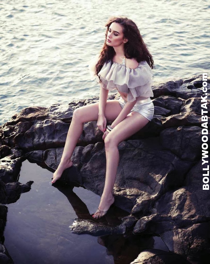 Top 25 Evelyn sharma Hot Photos & Photoshoot Collection 10 Evelyn Sharma Hot Photos