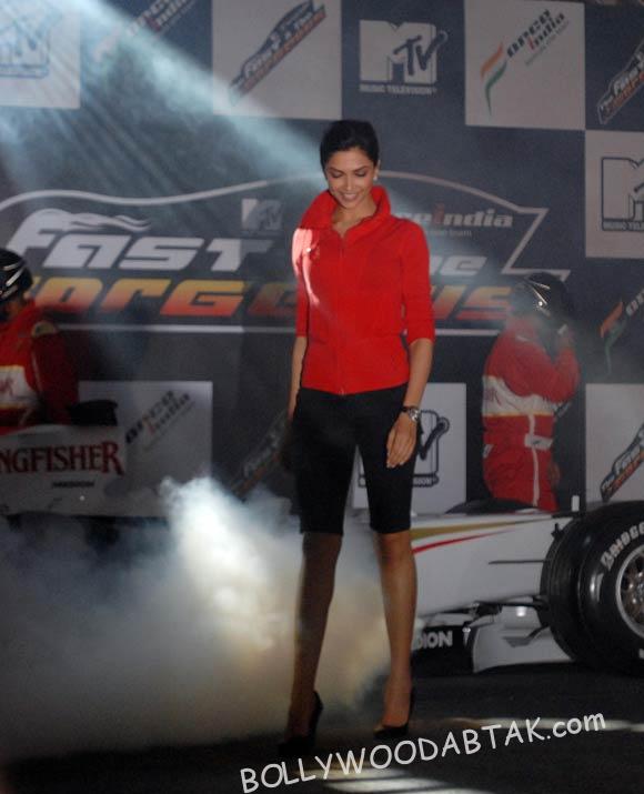 Hot Actress Deepika Padukone Photos Gallery 10 deepika Padukone Photo Gallery 53 of 26