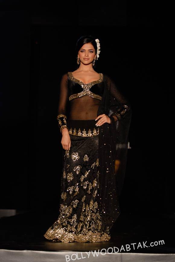 Hot Actress Deepika Padukone Photos Gallery 10 deepika Padukone Photo Gallery 53 of 37