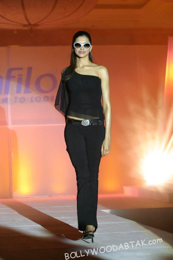 Hot Actress Deepika Padukone Photos Gallery 10 deepika Padukone Photo Gallery 53 of 44