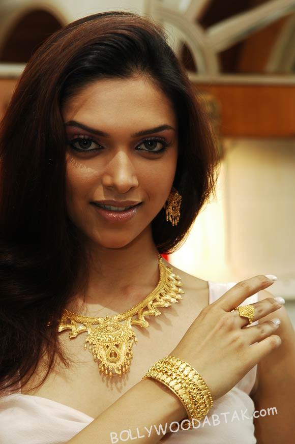 Hot Actress Deepika Padukone Photos Gallery 10 deepika Padukone Photo Gallery 53 of 45
