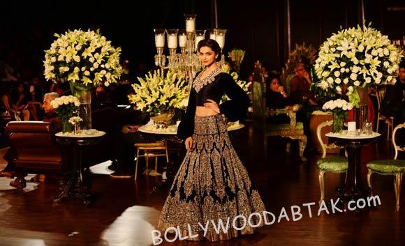 Hot Actress Deepika Padukone Photos Gallery 10 deepika Padukone Photo Gallery 53 of 46