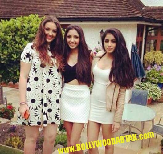 Amitabh Bachchan grand-daughter Navya Naveli Hot Photos Leaked 10 amitabh-grandaughter-navya-naveli-hot photos Leaked