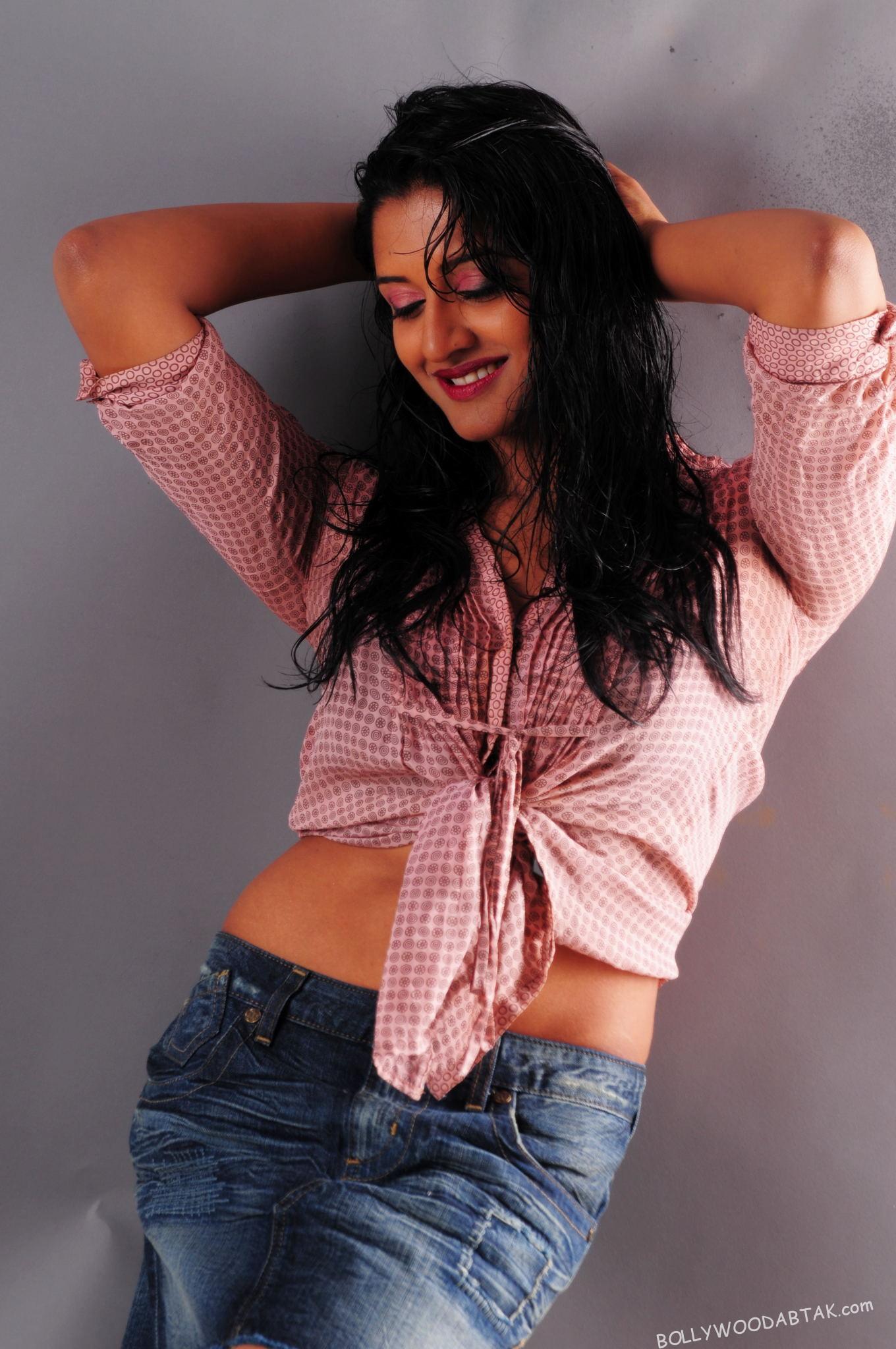 Tamil Actress Vimala Raman Very Hot & Seducing Photos 36 Vimala Raman Hot & Seducing Pics
