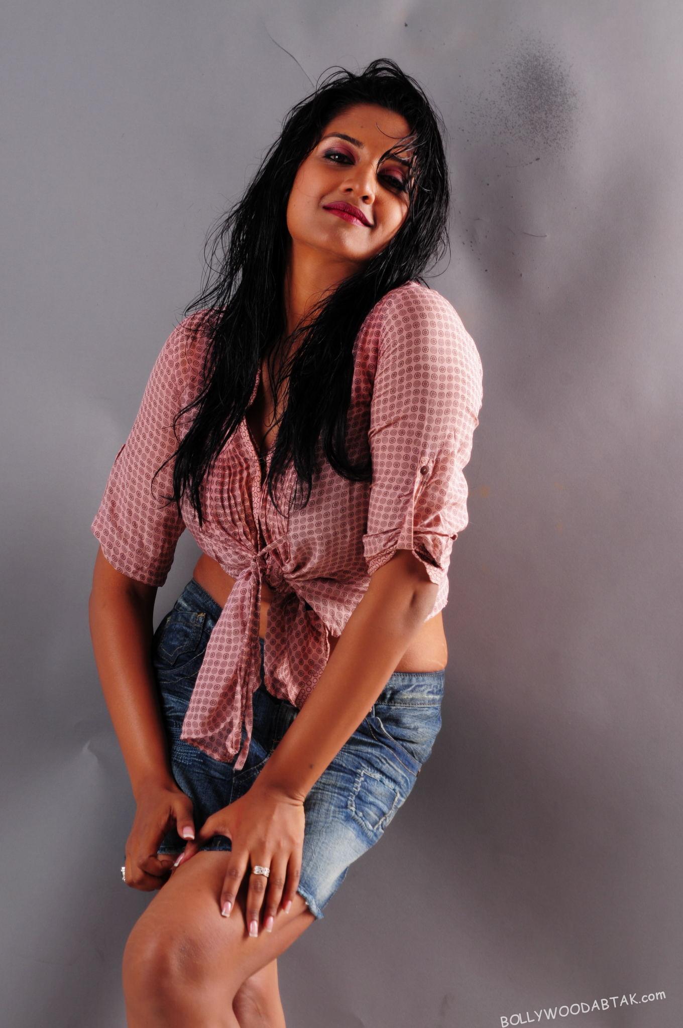 Tamil Actress Vimala Raman Very Hot & Seducing Photos 36 vimala-raman-hot-photo-gallery-6