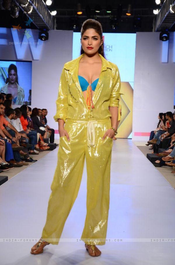 Top 10 Parvathy Omanakuttan Hottest latest Photos 10 355141-parvathy-omanakuttan-walks-the-ramp-at-india-beach-fashion-week
