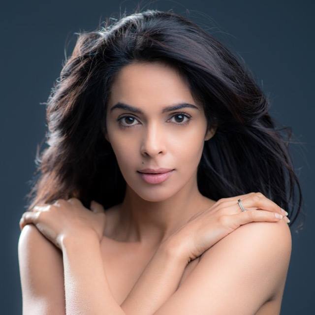 20 Mallika Sherawat Unseen Hottest Bold Photos 18 Mallika hot pic