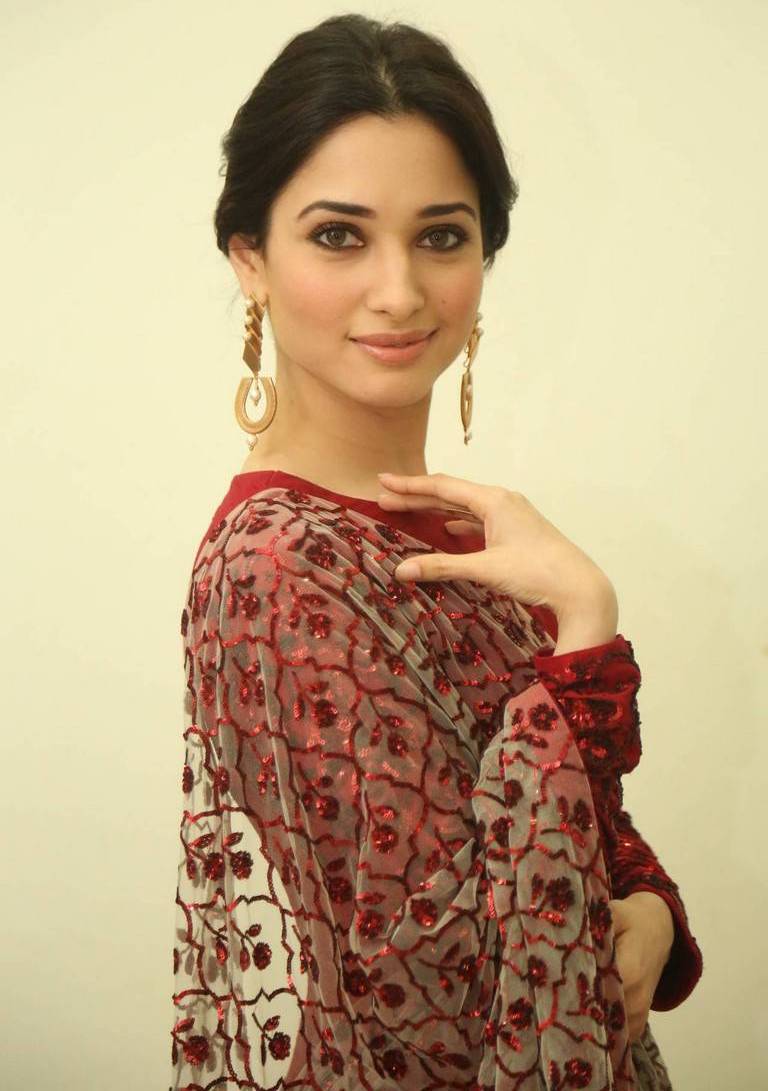 Top 5 Tamannah Bhatiya Cute & Beautiful Photoshoot Images 10 Tamanna-Photos-