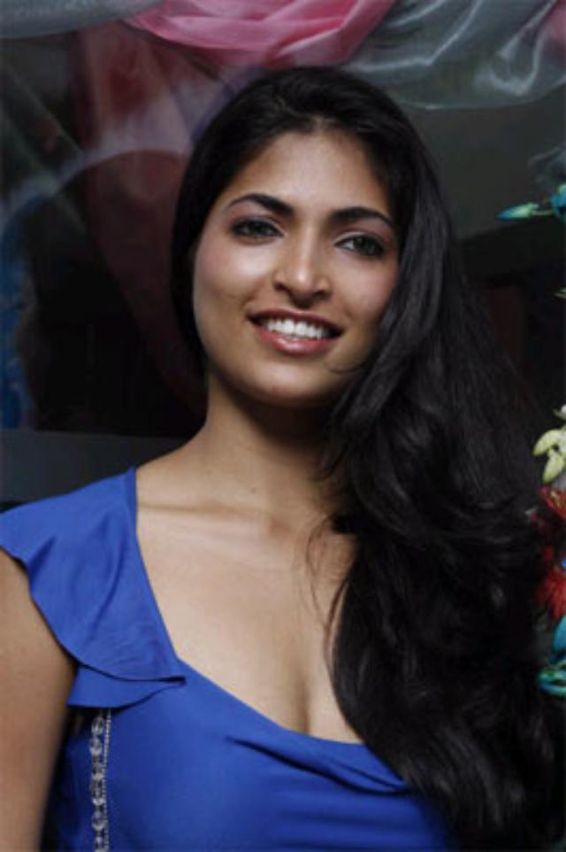 Top 10 Parvathy Omanakuttan Hottest latest Photos 10 parvathy-omanakuttan 1
