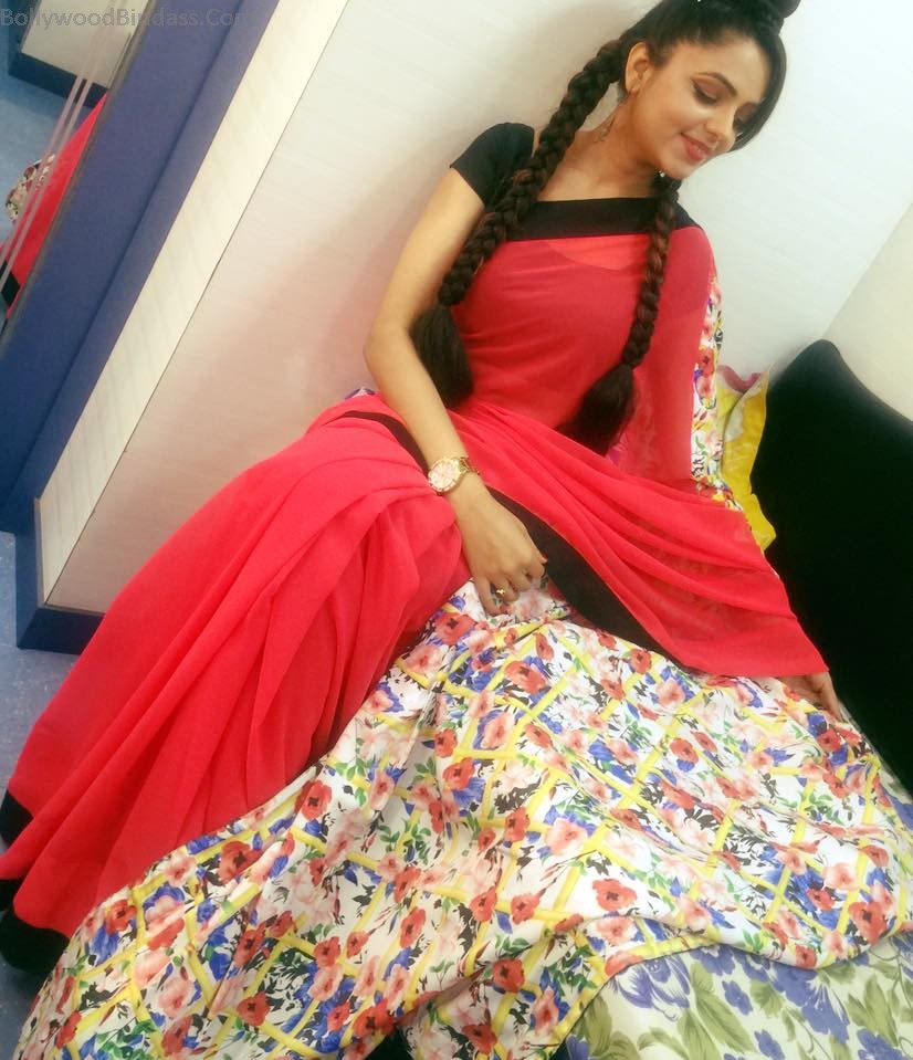 Beautiful Sugandha Mishra Rare Unseen Cute Photos, Wallpapers 12 Sugandha Mishra Images