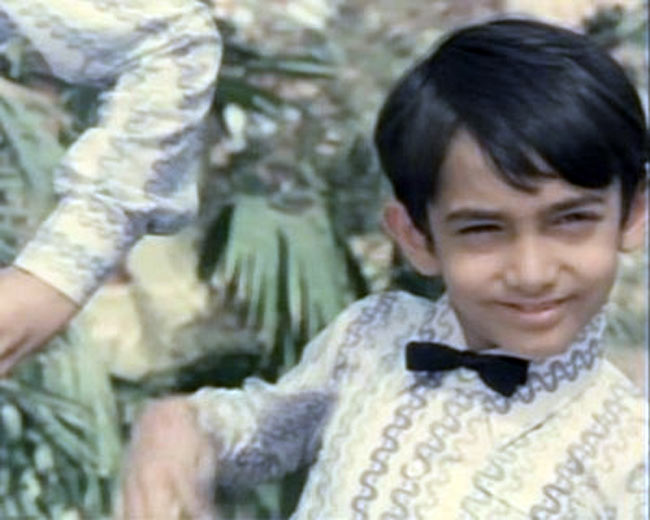 फ़िल्मी सितारों के बचपन की तस्वीर, देखिये 10 amir