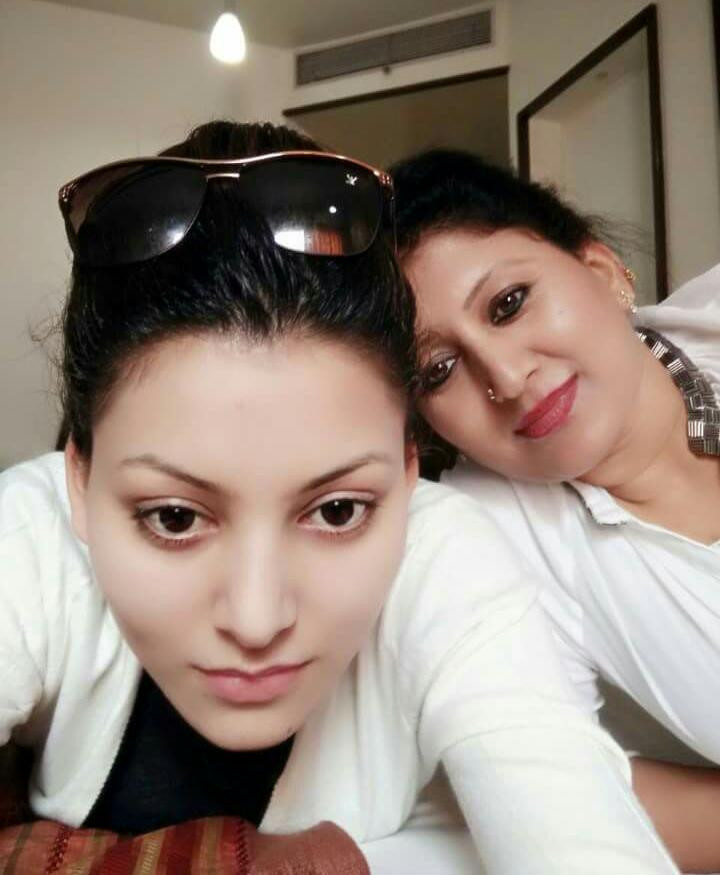 Cute Urvashi Rautela Beautiful Unseen Family Pictures 10 Urvashi Rautela family pics 2