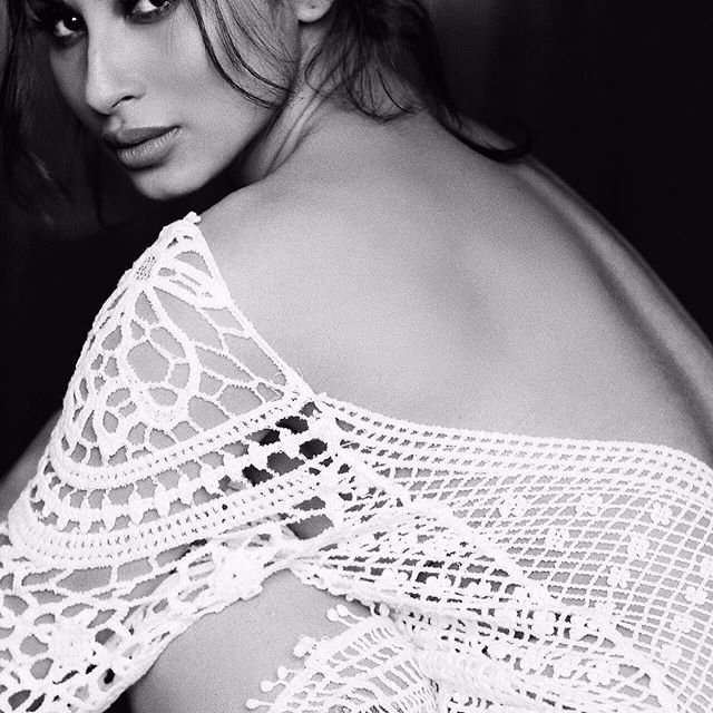 Nagin Actress Mouni Roy Beautiful Bold Unseen Photos Gallery 28 Mouni Roy Bold Photo 15