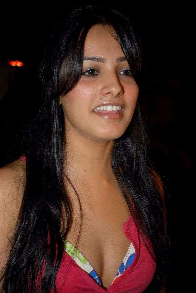 Anita Hassanandani Latest Hot & Sexy Unseen Bikini Pictures 10 Anita Hassanandani Hot Unseen Bi 1