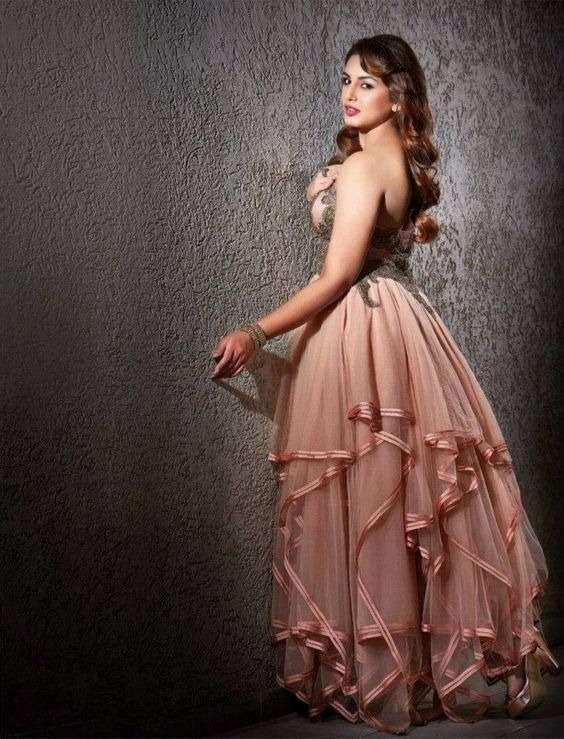 Huma Qureshi New Hot & Sizzling Bikini Pictures 10 Huma Qureshi New Hot Bikini Pict 1