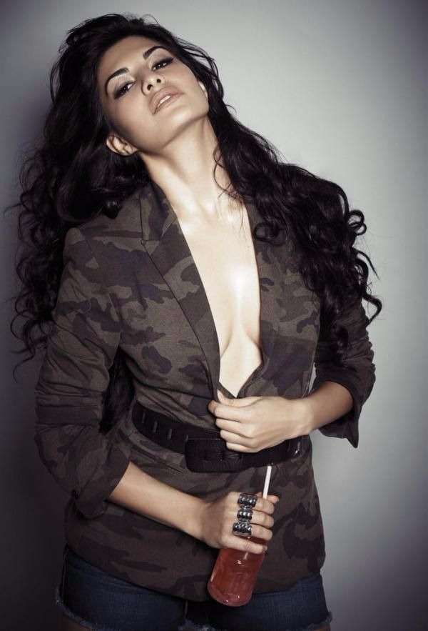 Jacqueline Fernandez Sensation Bikini Pictures 11 Jacqueline Fernandez Hot Unseen 7