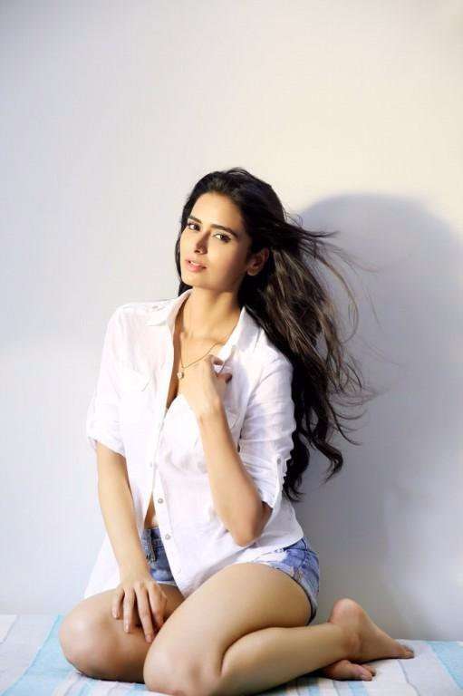 Meenakshi Dixit Hot Rare Unseen Pictures 11 Meenakshi Dixit Hot Unseen Pictu 14