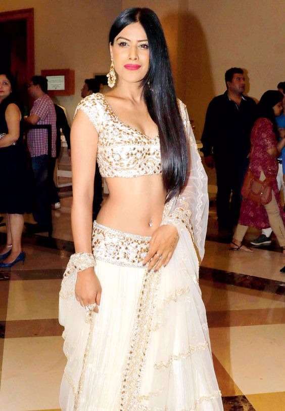 Nia Sharma Beautiful Hot & Sensation Bikini Pictures 14 Nia Sharma Sensation Bikini Pict 2