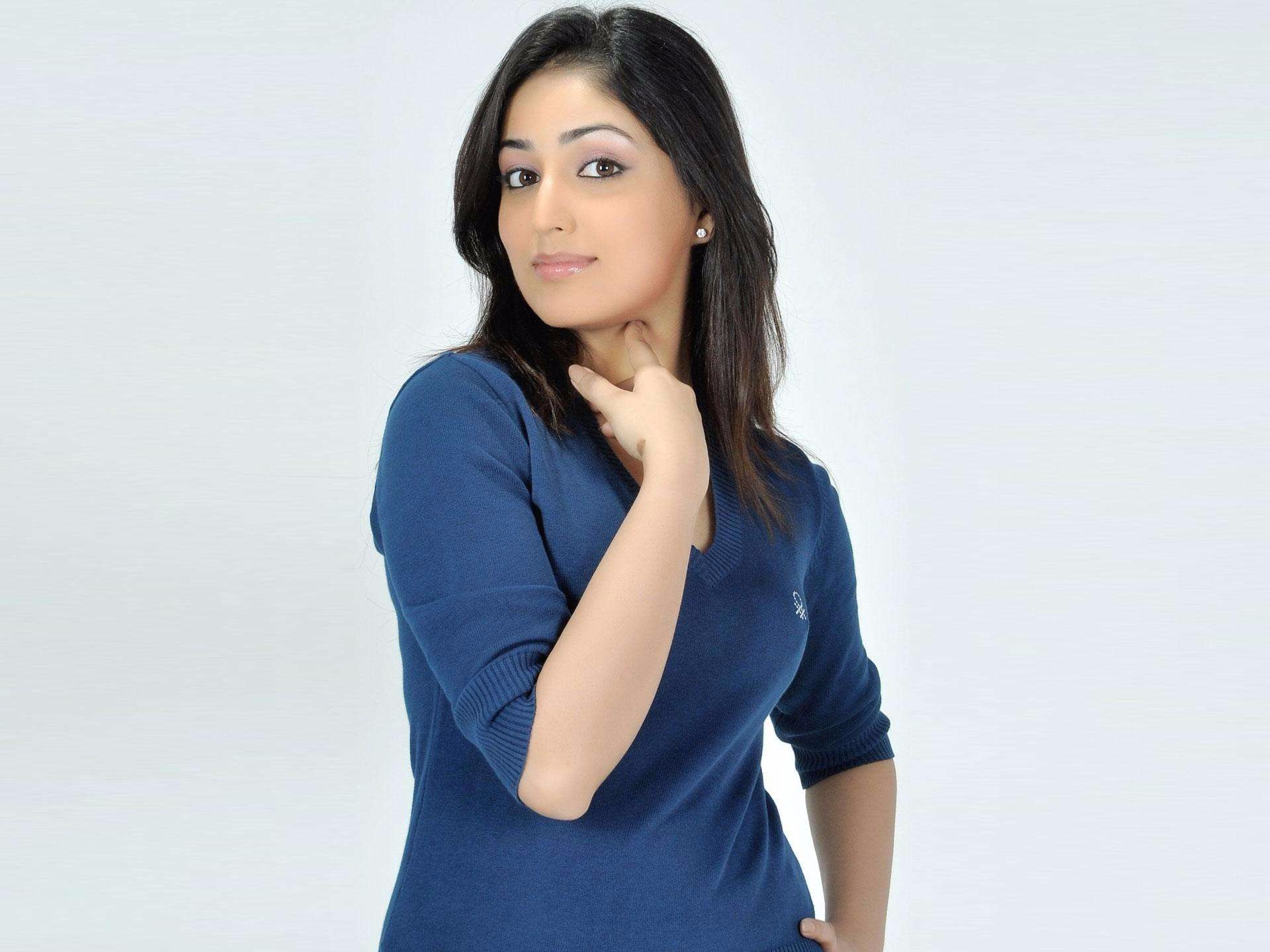 Yami Gautam Hot & Sizzling Bikini Pictures 10 Yami Gautam New Hot Unseen Pictu 15