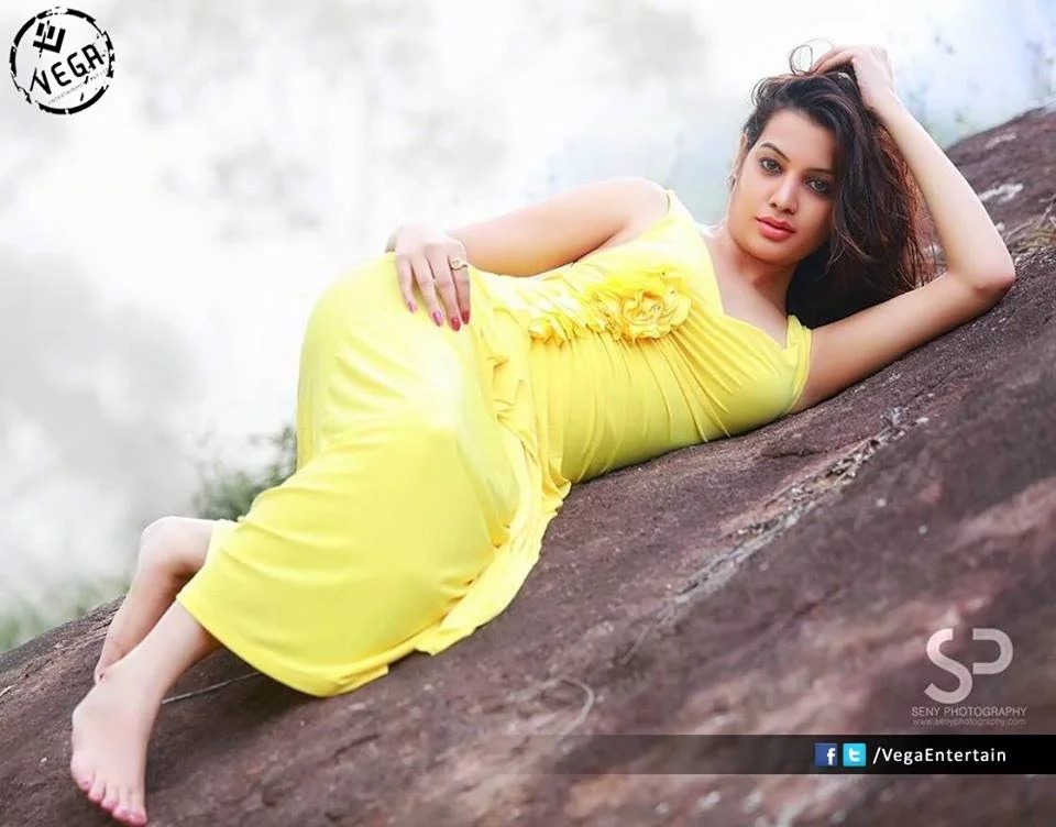 Hot & Sizzling Latest Photo’s Of Deeksha Panth: 10 hot n spicy deeksha panth