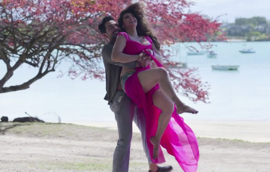 Latest Hot & Sizzling Photos Of Actress Zarine Khan From Movie Aksar 2 11 sexy Zarine Khan in aksar 2