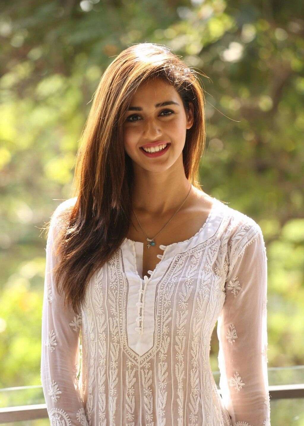 Disha Patani Cute and Beautiful Photos Gallery 16 Disha Patani hot sizzling pics 1