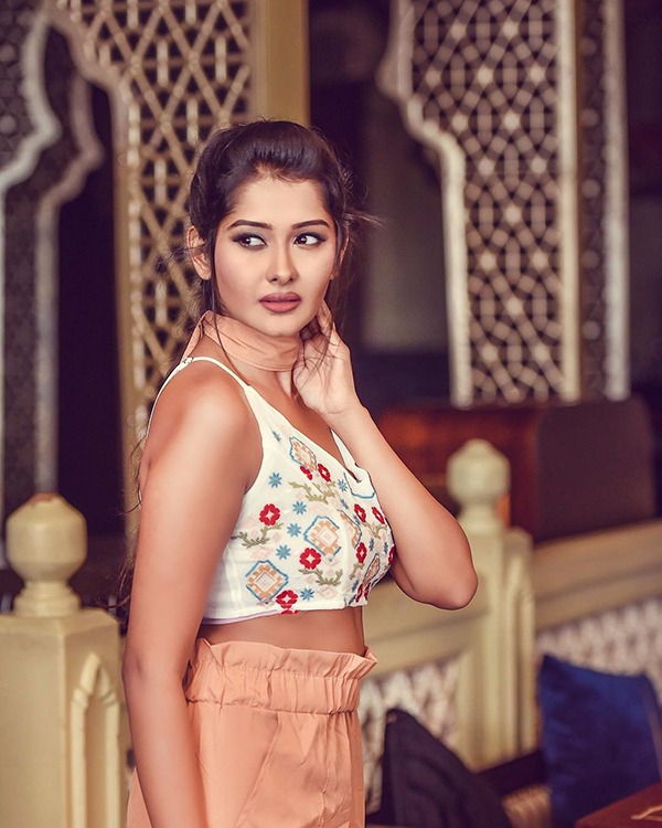 TV Actress Kanchi Singh (Gayu) Beautiful Cute Unseen Photos 19 Kanchi Singh HD Images