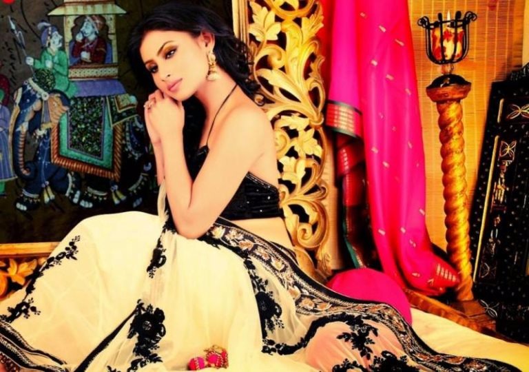 Hot TV actress Mouni Roy Bikini Wallpapers,Thigh Photos, Topless Pics, Photo Gallery 10 Mouni Roy Hot Bikini Wallpapers 1