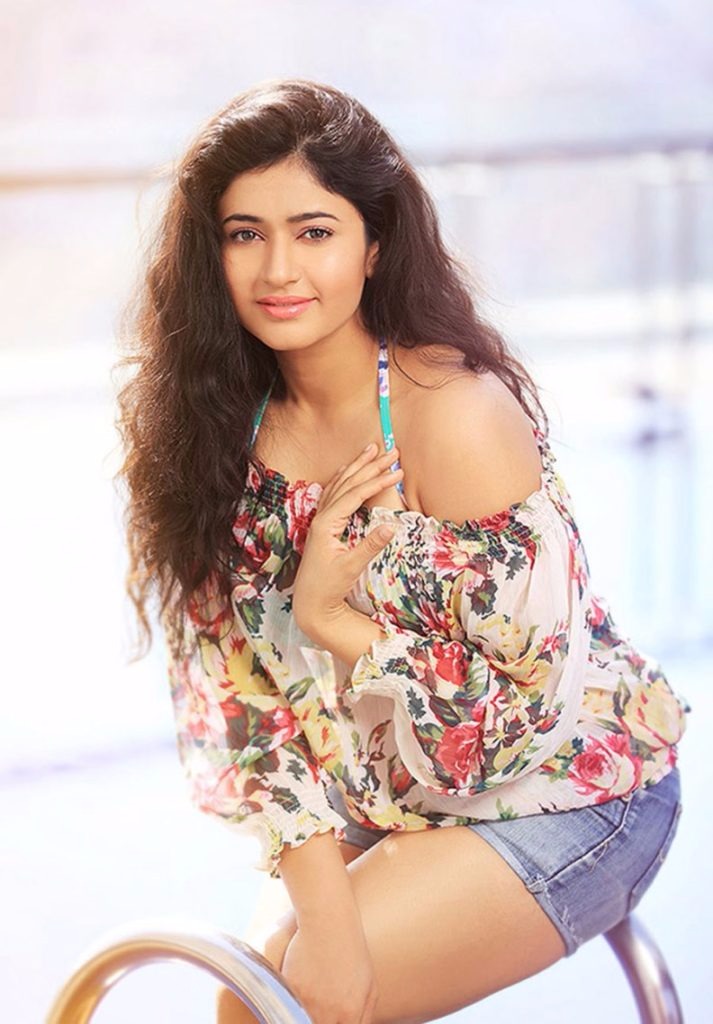 Poonam Bajwa Hot Bikini, Bra, Cleavage Images, Photos Wallpapers 19 Poonam Bajwa bikini