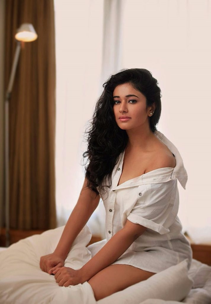 Poonam Bajwa Hot Bikini, Bra, Cleavage Images, Photos Wallpapers 21 Poonam Bajwa hot and sexy stills