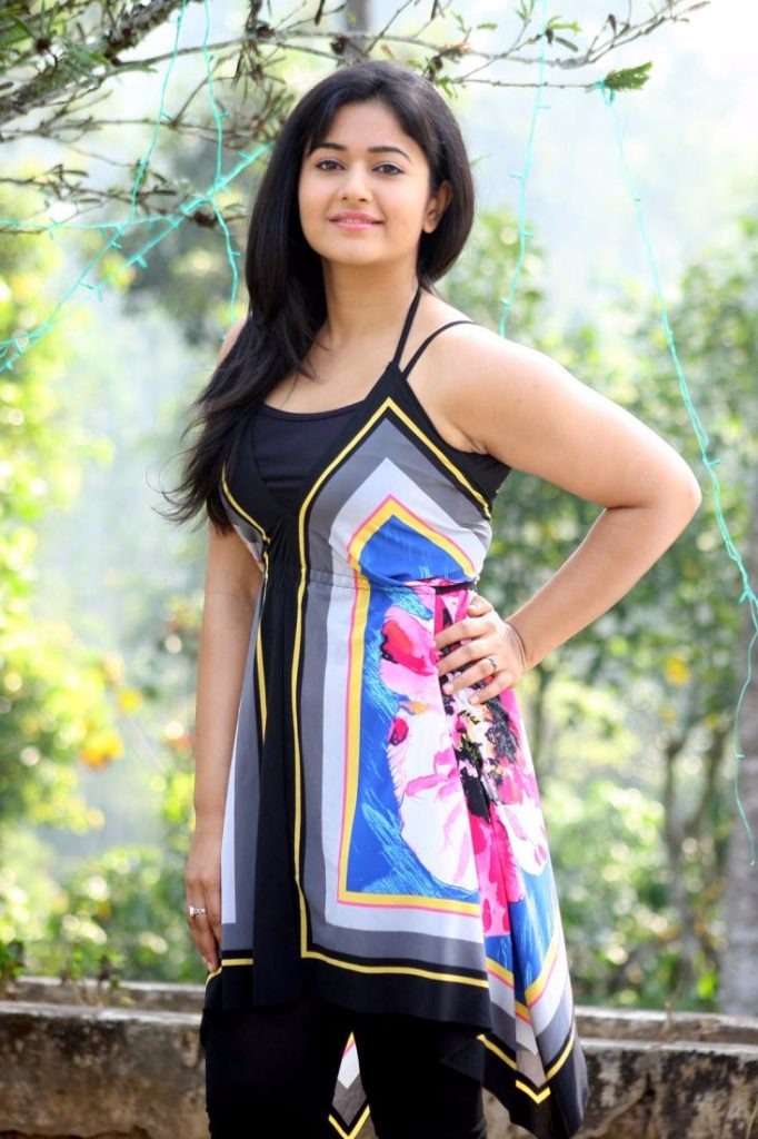 Poonam Bajwa Hot Bikini, Bra, Cleavage Images, Photos Wallpapers 11 Poonam Bajwa hot pic