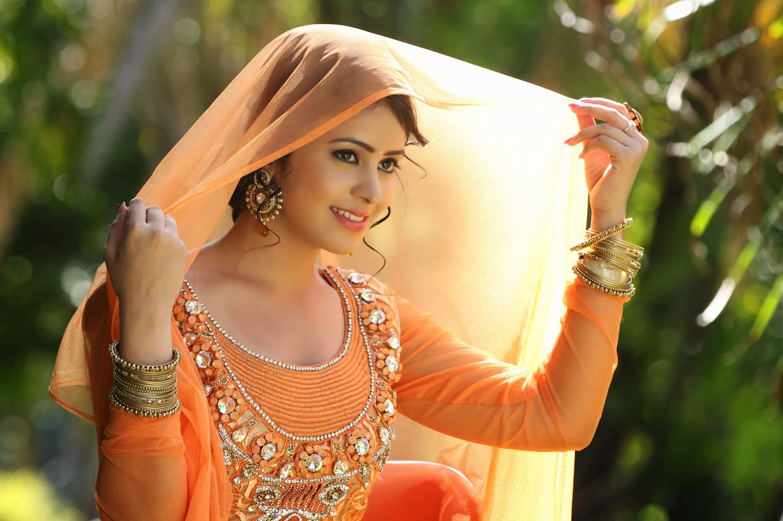 SHOBHITA RANA HOT BIKINI PHOTOS, IMAGES AND WALLPAPERS 10 Shobhita Rana hot in saree