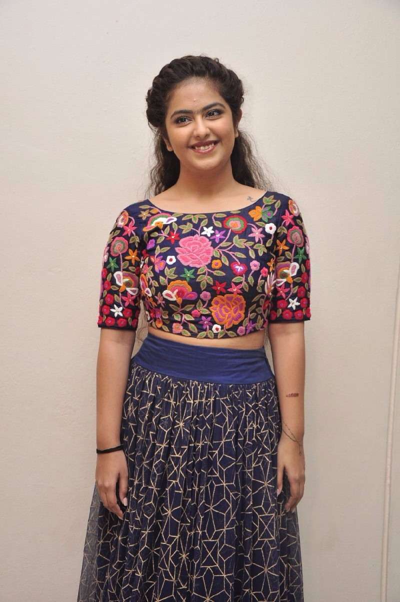 10+ BEST AVIKA GOR HOT BEAUTIFUL UNSEEN IMAGES 13 avika gor hot images in shorts