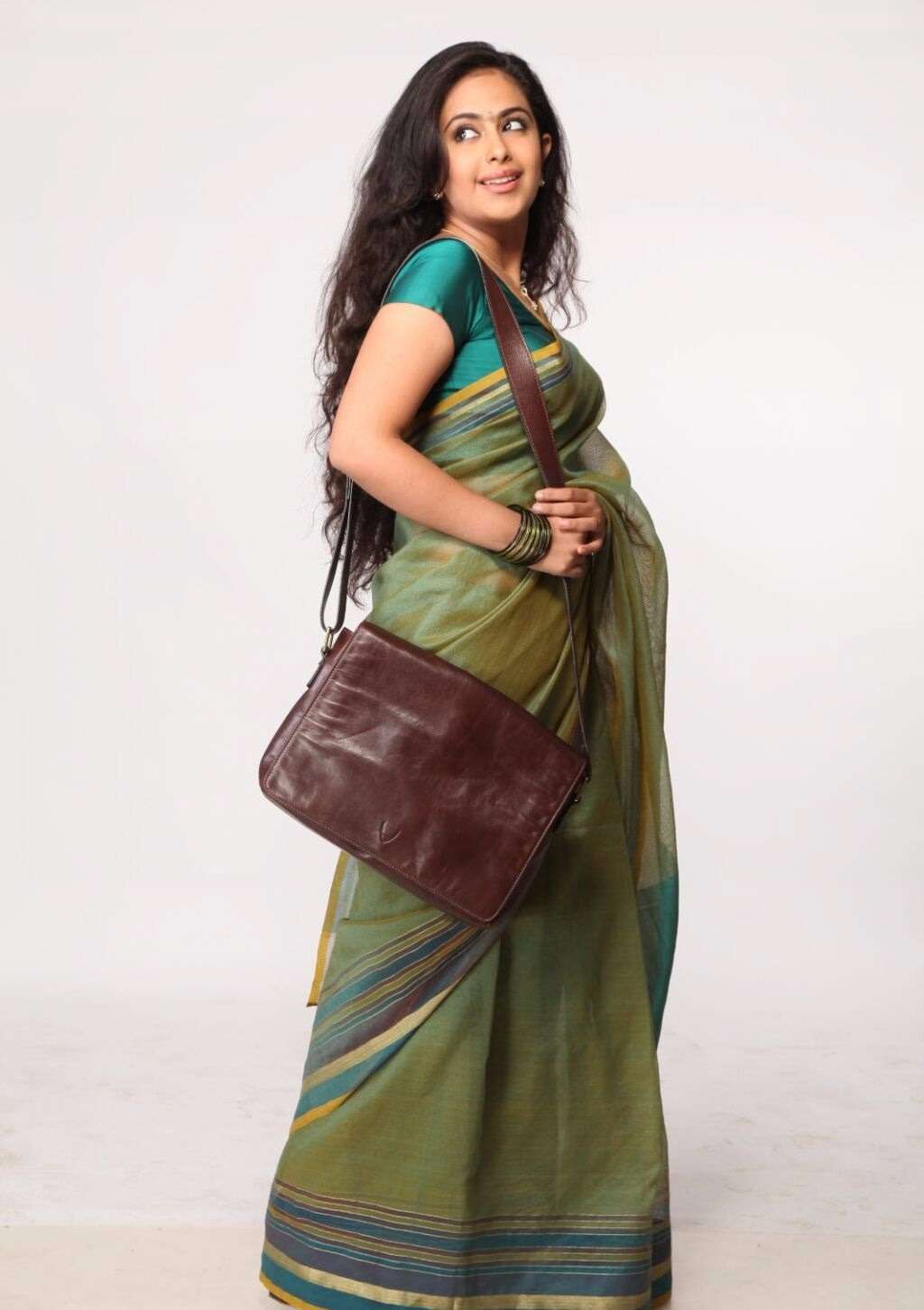 10+ BEST AVIKA GOR HOT BEAUTIFUL UNSEEN IMAGES 15 avika gor hot in bikini