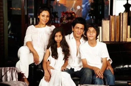 Suhana Khan Childhood Photos– Shahrukh Khan Daughter Images 11 suhana khan childhood pic 8 1