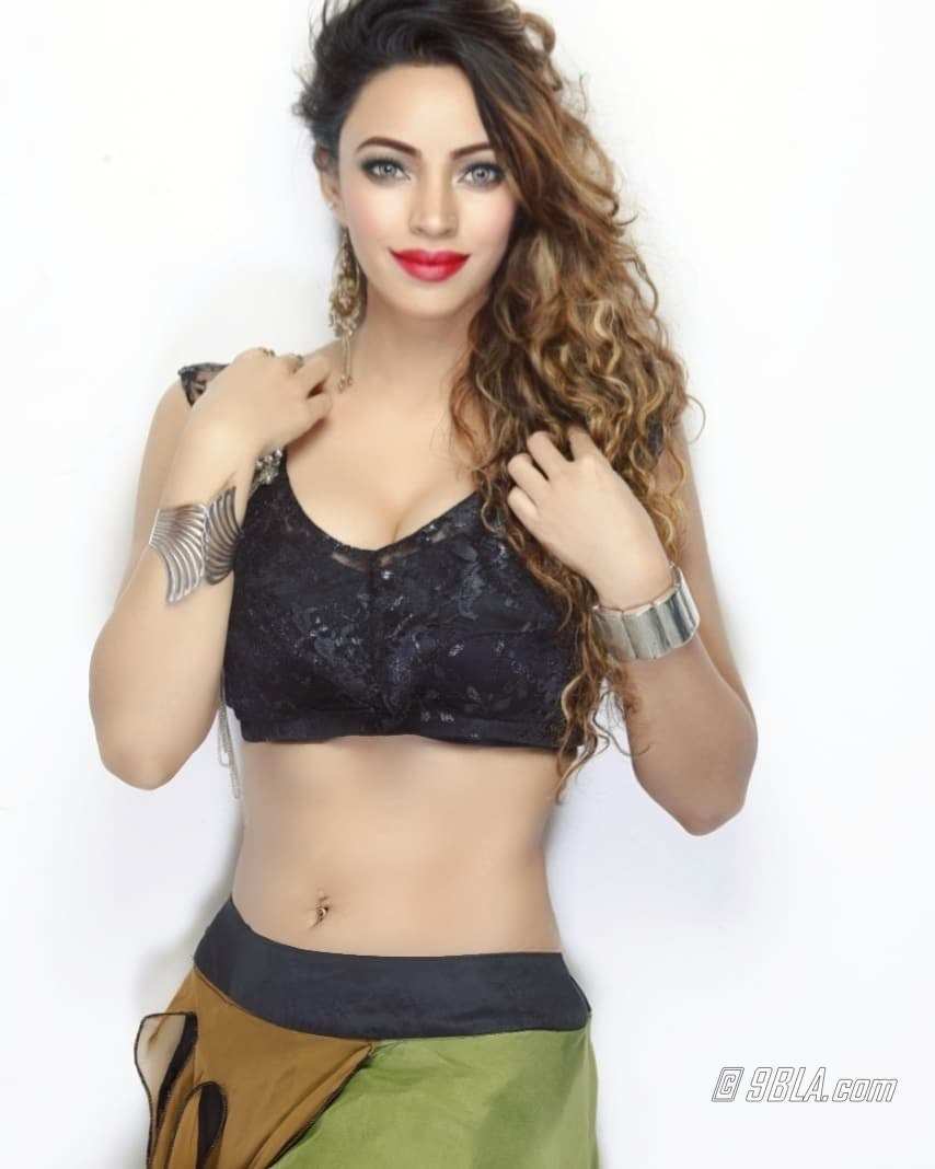 Damn Hot Devshi Khanduri Rare & Unseen Photos - You Will Love it! 15 Devshi Khanduri Tamil Actress