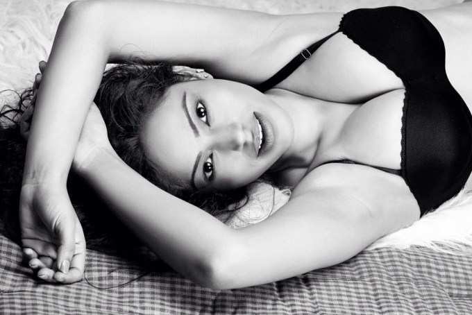 Damn Hot Devshi Khanduri Rare & Unseen Photos - You Will Love it! 16 devshi khanduri