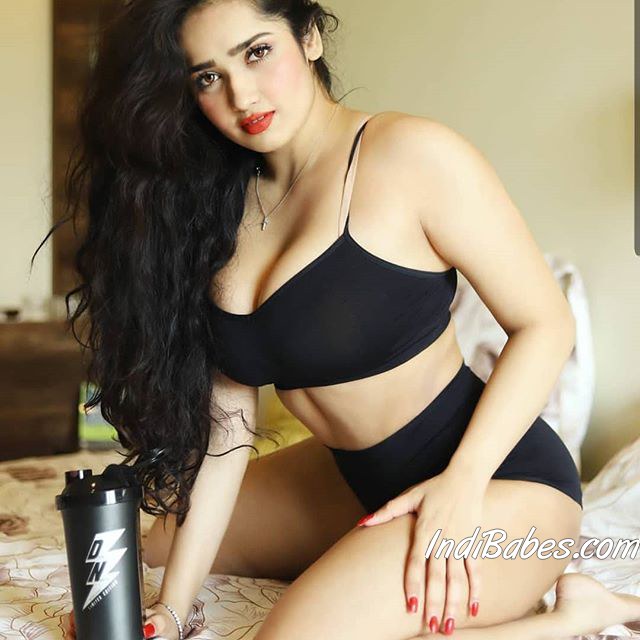50+ Indian Bombshell Fitness Model ADITI MISTRY Hot Photos 10 Fitness Model ADITI MISTRY