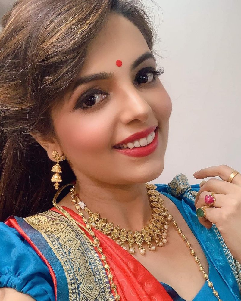 Sugandha Mishra Traditional Look Beautiful Photos 10 fb img 15994294184128946737169466940304