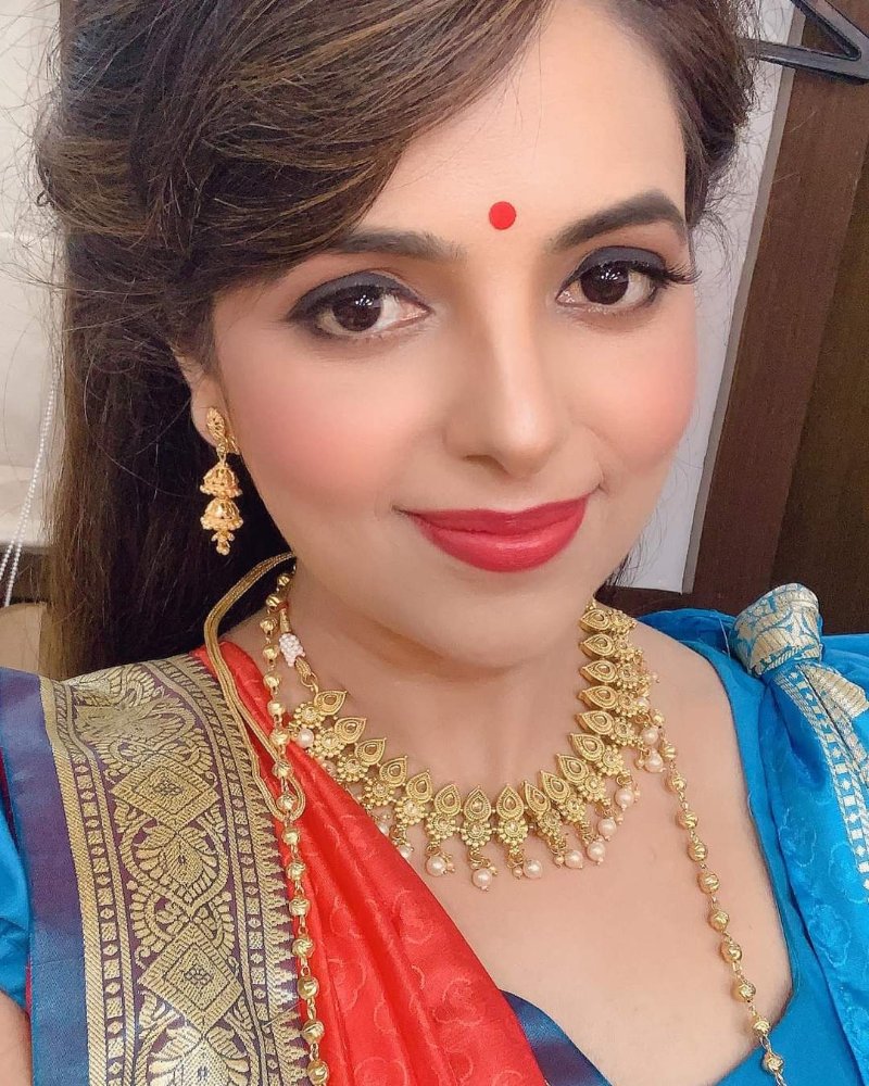 Sugandha Mishra Traditional Look Beautiful Photos 12 Sugandha Mishra traditional