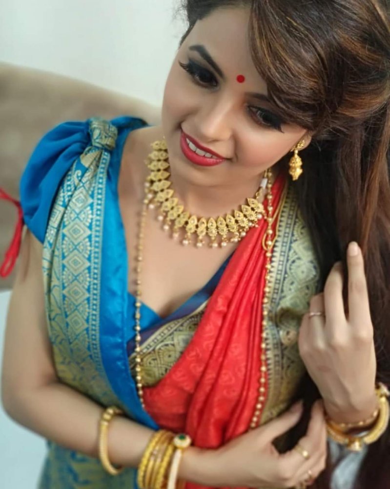 Sugandha Mishra Traditional Look Beautiful Photos 11 fb img 15994294572692668439460996116965