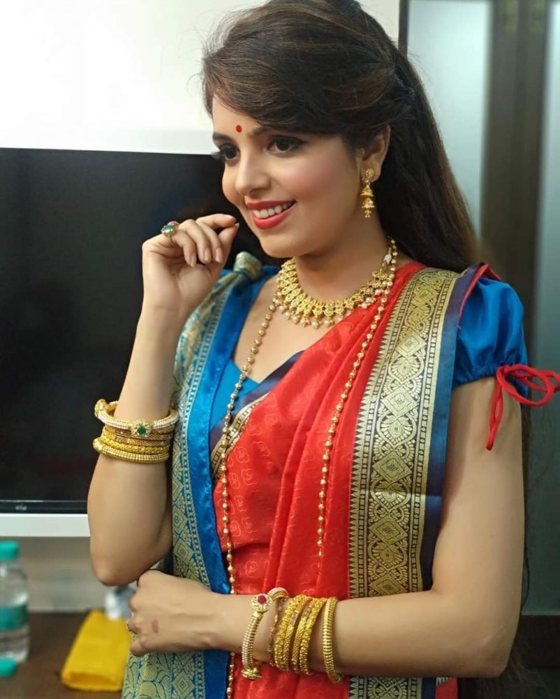 Sugandha Mishra Traditional Look Beautiful Photos 13 Sugandha Mishra