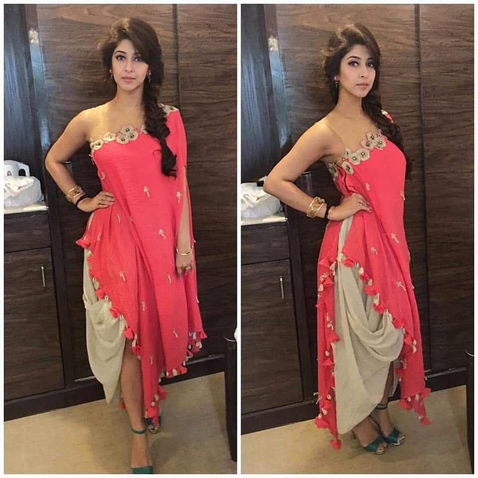 Indian Desi Babe Sonarika Bhadoriya Hot Bumps Photos 12 Sonarika Bhadoriya Hot