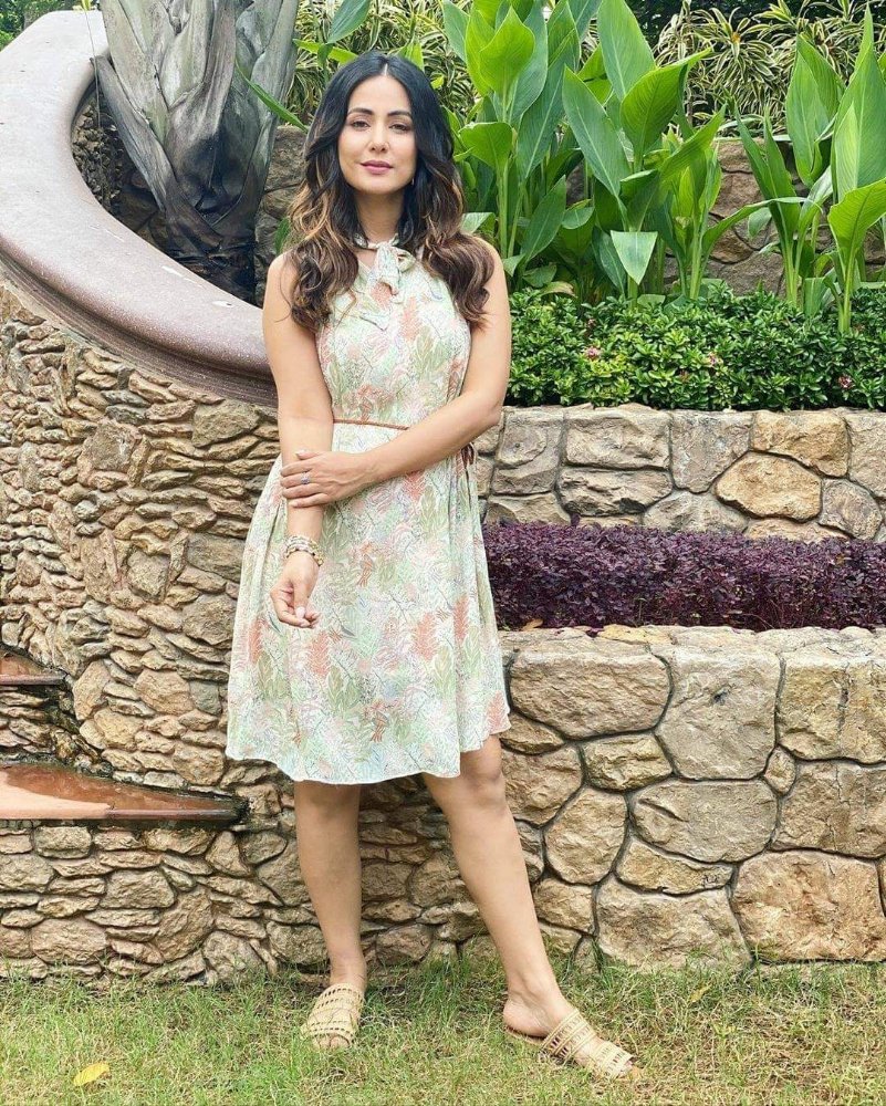 Gorgeous Hina Khan Beautiful Moring Pics Clicked in Park 10 fb img 16018802271065880192465028442792