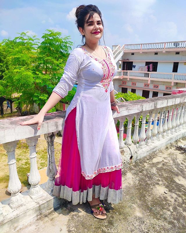 Desi Beauty Girl Swati Mishra Photos- Singer, YouTuber Girl 10 Desi Beauty Girl Swati Mishra 01